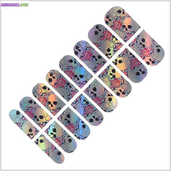 SET DE MANUCURE DESIGN - STICKERS TÊTES DE MORT