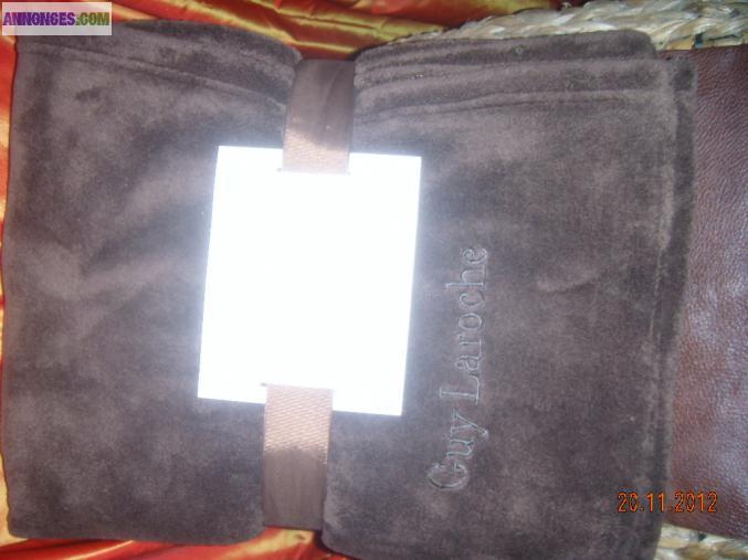 PLAID 100% ULTRA DOUX GUY LAROCHE