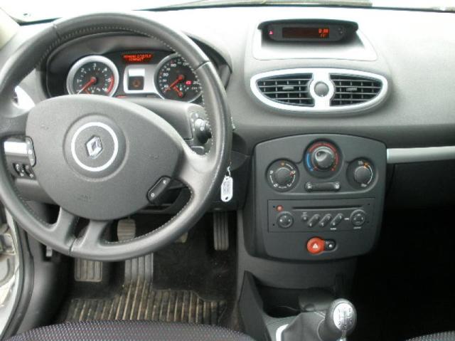 RENAULT Clio III 1.5 dci 
