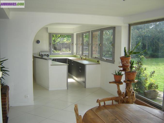 Centre village,ts commerces,gare sncf Paris,écoles