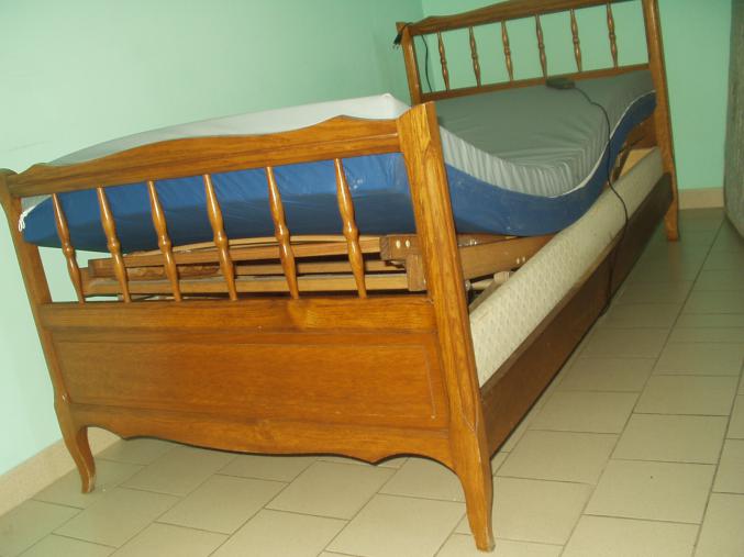 Lit électrique + matelas anti-escarres