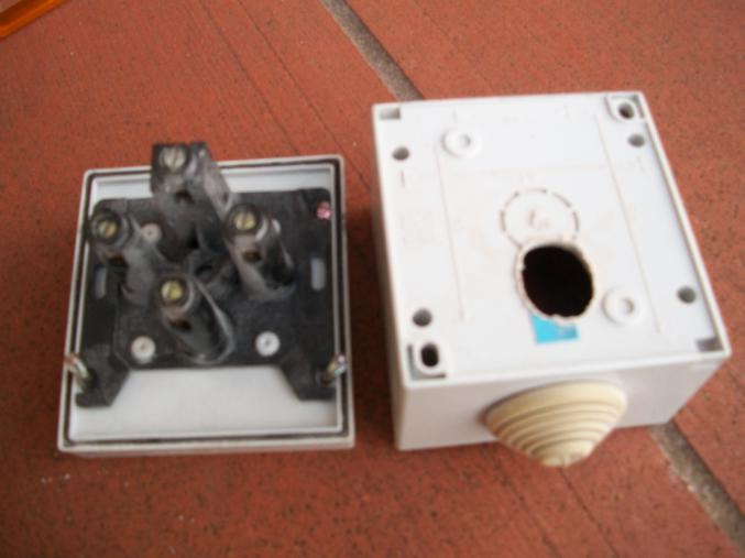 Prise triphasee sarel et legrand