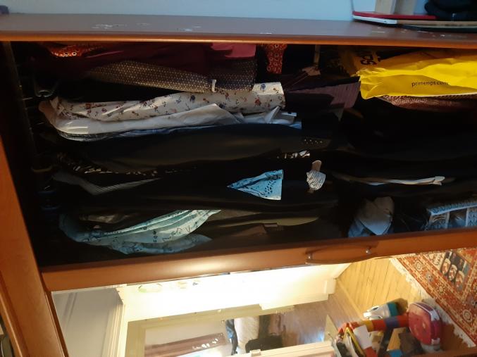 EXEPTIONNELLE ARMOIRE BOIS avec PENDERIE ET 3 PORTES MIROIRS ET MEUBLE AMOVIBLE