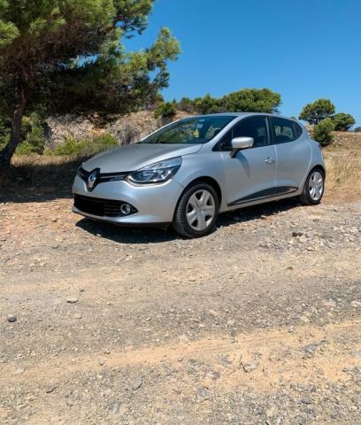 Voiture très peu servie 