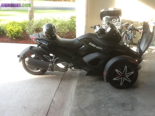 Can-Am Spyder Roadster