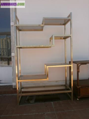 Bureaux tres bon etat etager petit table