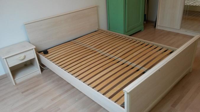 LIT + ARMOIRE + TABLE CHEVET