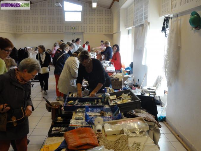 Puces Couturières et matériel de couture