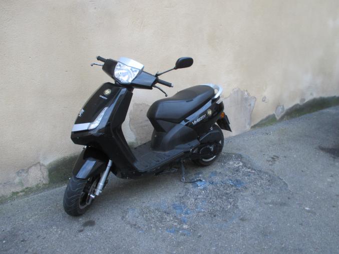 Scooter vivacity roland garros noir et chromes