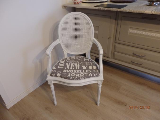 FAUTEUIL style Louis XVI mouluré et canné