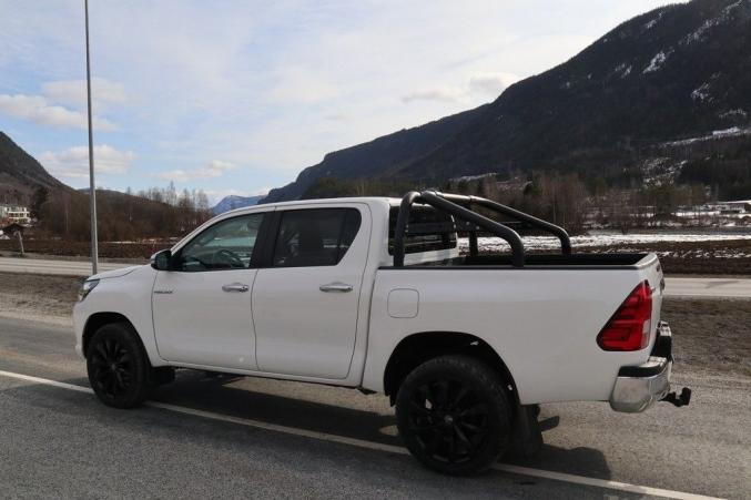  toyota HiLux SR5. 4 portes