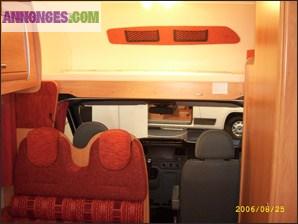 Couple donne camping car 6 places Chausson Flash S3