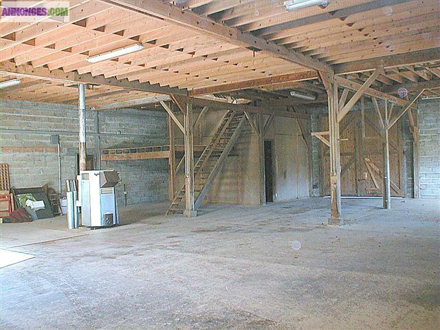 Atelier/dépôt + stockage + bureaux (ou habitation)