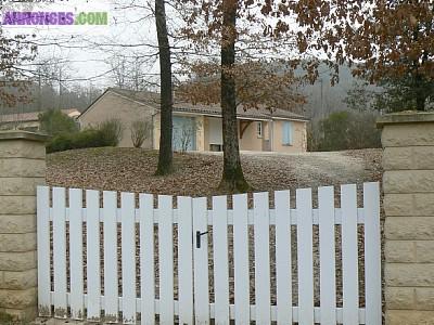 Maison de plain pied dans parc clos