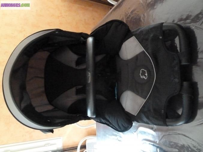 Poussette trois roues