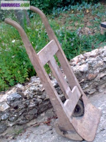 Diable en bois ancien