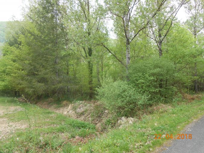 Térrain de loisirs bord de riviere