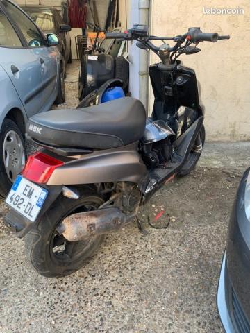 À vendre scooter baotian by Peugeot vclic de 2012 classe A 25kmh dd premeire main et jamais été immatriculée