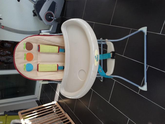 Chaise haute bébé