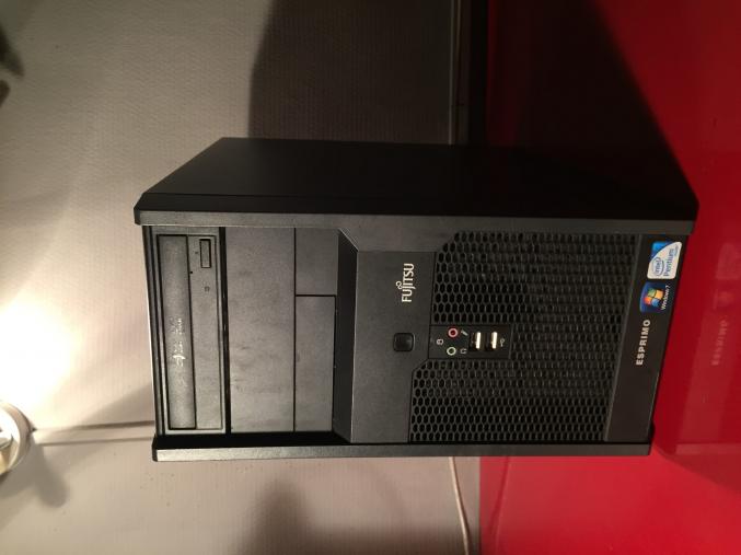 FUJITSU Esprimo P2560