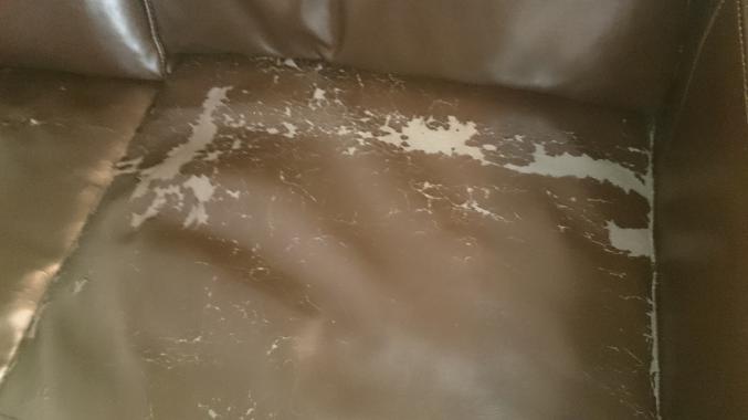 Canapé simili-cuir 4 pers. bon état