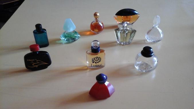 21 miniatures de parfum de grande marque