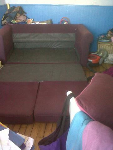 Chouette canap convertible cassis Alinéa + coussin