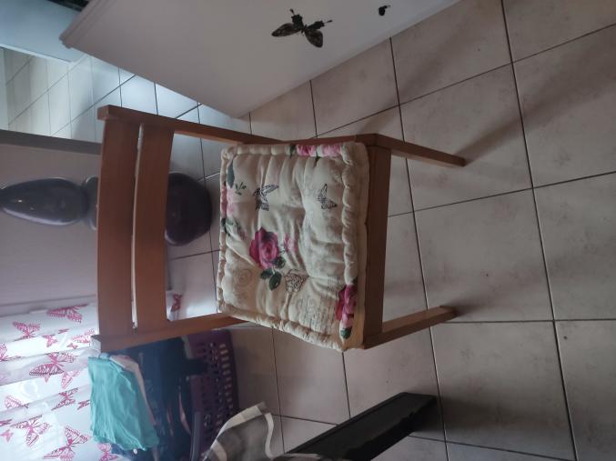 Table salle a manger avec 6 chaises 