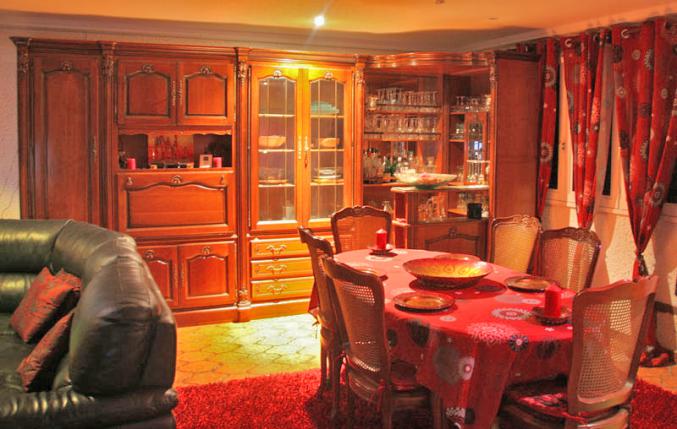 Buffet living bar + table & 8 chaises merisier