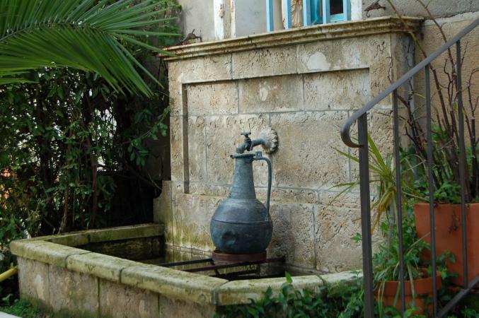 Fontaine mural en pierre