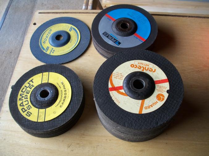 Disques a meuler ou ebarber ou a tronconner acier