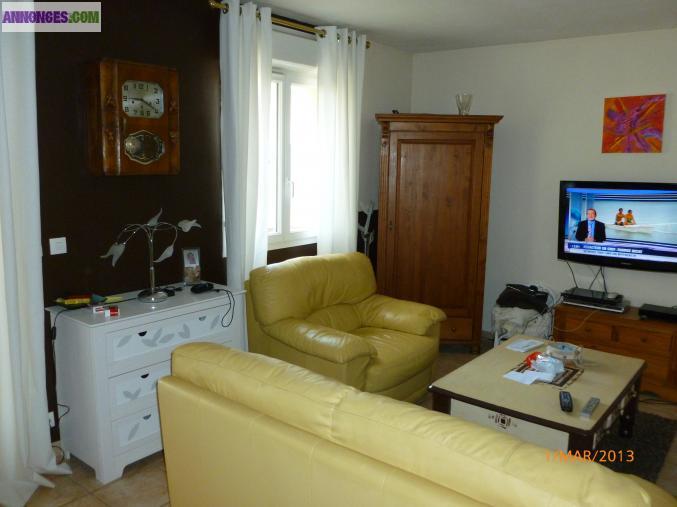 Canapé en cuir un de 3 places,un de 2 places,et un fauteuil