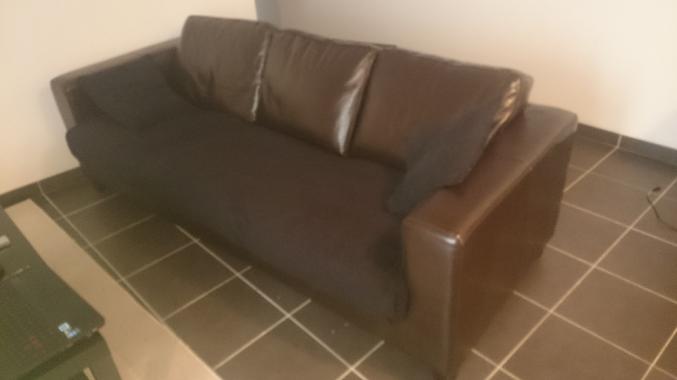 Canapé simili-cuir 4 pers. bon état