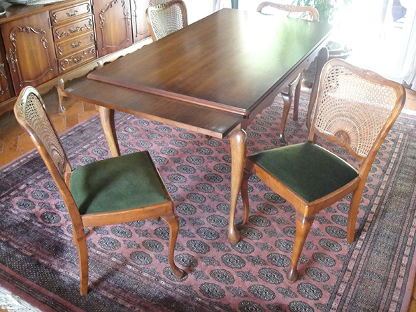 Salle à manger en merisier de style Louis XV 