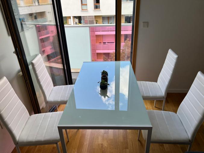 Table à manger + 4 chaises