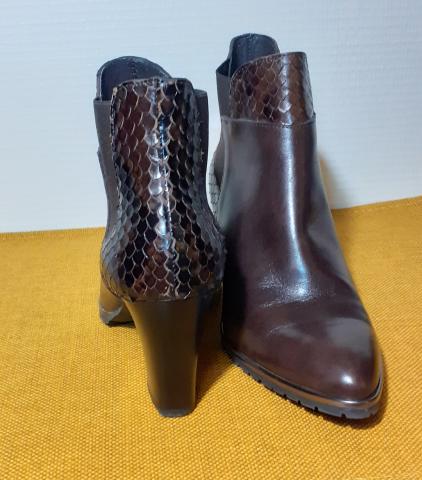 Bottines tout cuir, marque Perlato, état neuf.