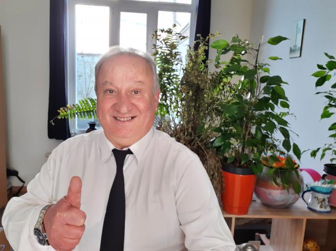 A LA RECHERCHE D'UN POSTE DE BARMAN OU SERVEUR