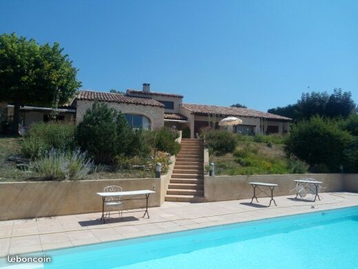 Propriété de 5000m2, 2 maisons, vue imprenable sur le Luberon