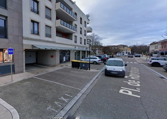 Loue garage Genas centre