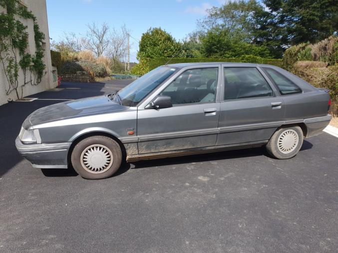 Véhicule RENAULT R 21 BOITE AUTOMATIQUE