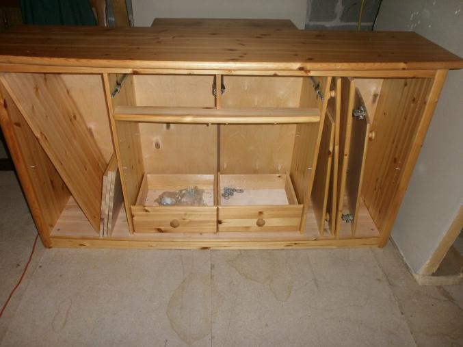 Bahut  et meuble TV en pin massif .