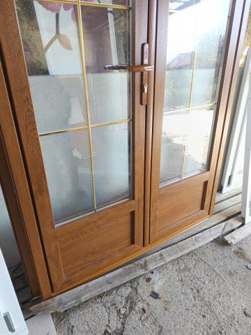 Porte d'extérieur à deux vantaux