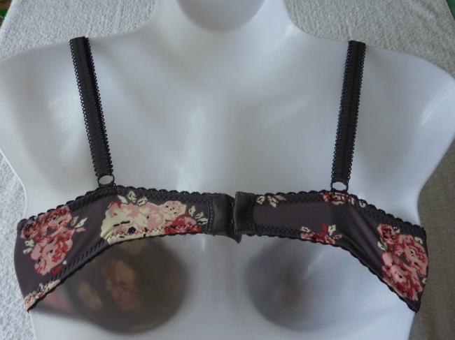Soutien gorge gris motif fleur 85 ou 90B neuf