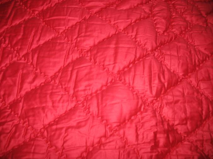 COUVERTURE TRES CHAUDE EN TRES BEAU TISSU et GARNI DE LAINE DE MOUTON, NEUVE, demension 2,05 par 2,40