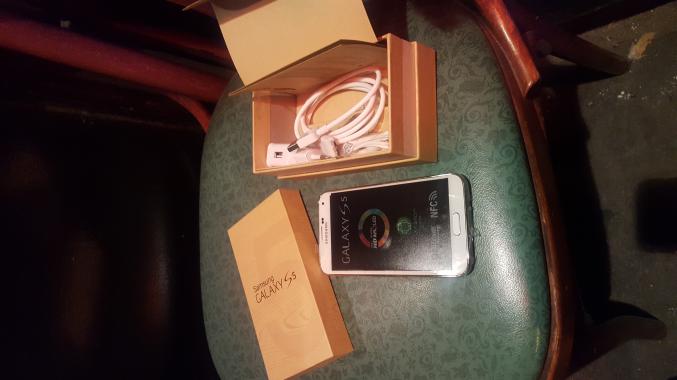 Samsung galaxy s5 32go neuf boîte et accessoires 