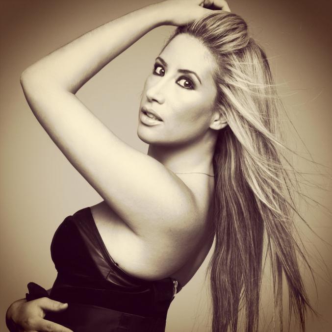 Cherche emploi en discothèque serveuse,barmaid, hôtesse