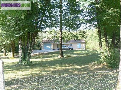 Maison de plain pied dans parc clos