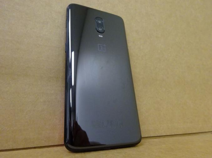 Oneplus 6t noir 8GO de ram 128GO de stockage
