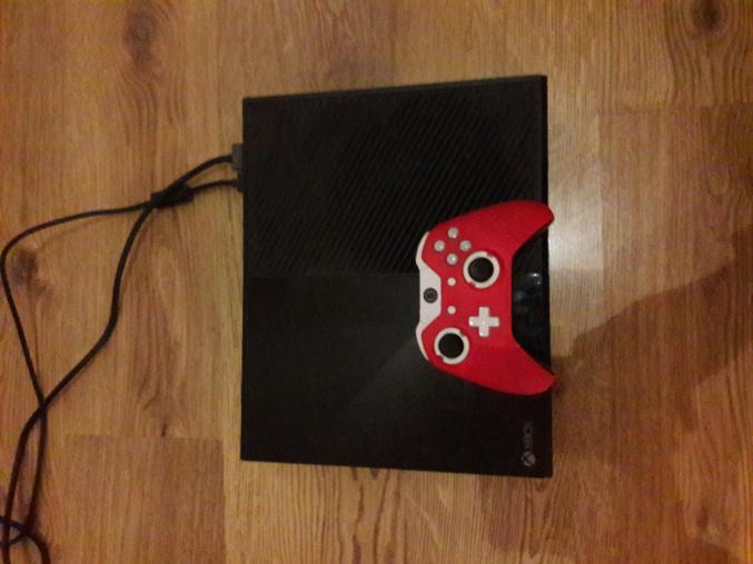 Xbox one + manette scuf + casque + 3 jeux