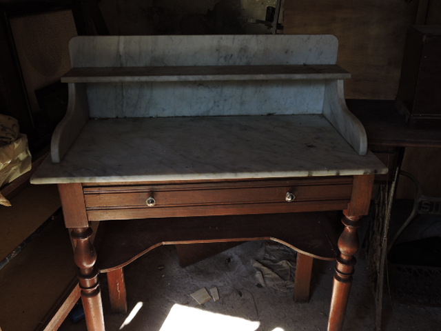 Table de toilette ancienne